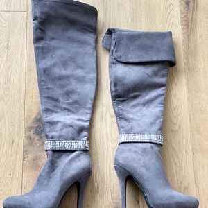 Sexy stiletto grey boots - size 6